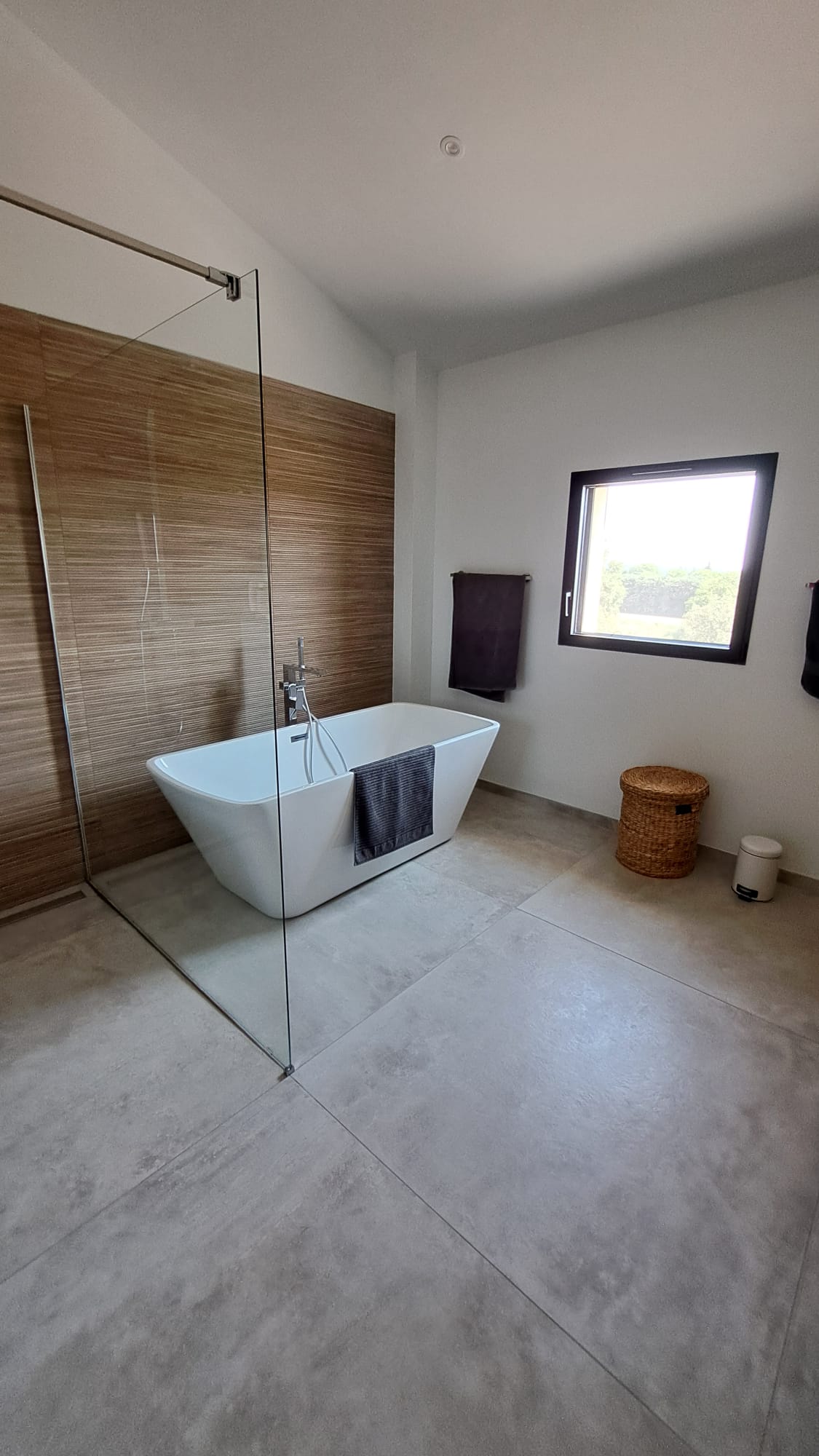 Freestanding bath